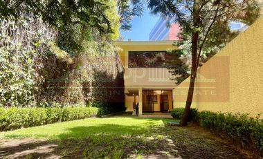 Gran casa en renta en condominio en Pico de Sorata, Jardines de la Montaña, CDMX.