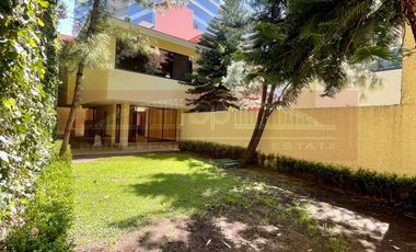 Gran casa en renta en condominio en Pico de Sorata, Jardines de la Montaña, CDMX.