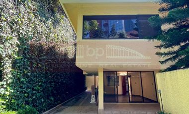 Gran casa en renta en condominio en Pico de Sorata, Jardines de la Montaña, CDMX.