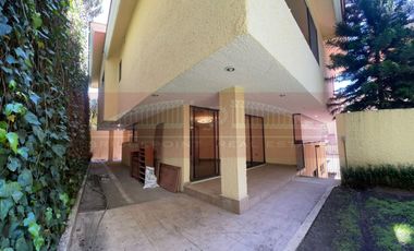Gran casa en renta en condominio en Pico de Sorata, Jardines de la Montaña, CDMX.