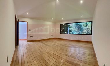 Gran casa en renta en condominio en Pico de Sorata, Jardines de la Montaña, CDMX.