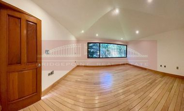 Gran casa en renta en condominio en Pico de Sorata, Jardines de la Montaña, CDMX.