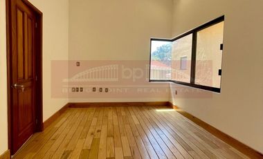 Gran casa en renta en condominio en Pico de Sorata, Jardines de la Montaña, CDMX.
