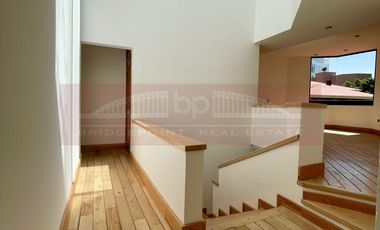 Gran casa en renta en condominio en Pico de Sorata, Jardines de la Montaña, CDMX.