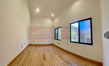 Gran casa en renta en condominio en Pico de Sorata, Jardines de la Montaña, CDMX.