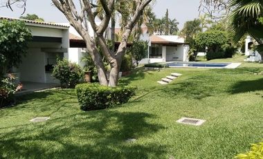 Casa de 4 recámaras en renta Cuernavaca, Xochitepec, Colinas de Santa Fe.