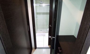 Suite Amoblada en Alquiler en el Edificio City Suites, 1 Habitación, 1 Baño, Parqueo, Seguridad, Piscina, Norte de Guayaquil.