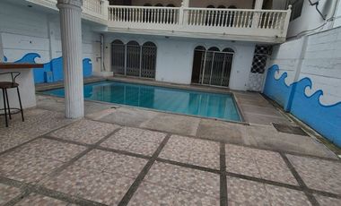 Inmueble en Alquiler cerca de la Universidad Facso, 3 Pisos, Piscina,  Garaje, Terrazas,  Balcones, Uso de Suelo Comercial,  Norte de Guayaquil.