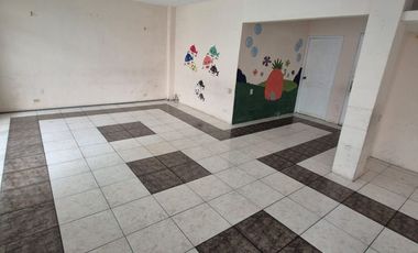 Inmueble en Alquiler cerca de la Universidad Facso, 3 Pisos, Piscina,  Garaje, Terrazas,  Balcones, Uso de Suelo Comercial,  Norte de Guayaquil.