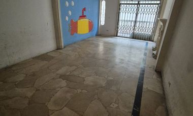Inmueble en Alquiler cerca de la Universidad Facso, 3 Pisos, Piscina,  Garaje, Terrazas,  Balcones, Uso de Suelo Comercial,  Norte de Guayaquil.
