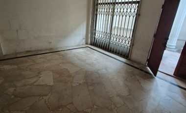 Inmueble en Alquiler cerca de la Universidad Facso, 3 Pisos, Piscina,  Garaje, Terrazas,  Balcones, Uso de Suelo Comercial,  Norte de Guayaquil.