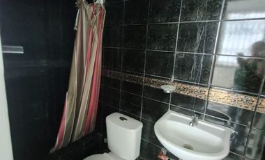 Inmueble en Alquiler cerca de la Universidad Facso, 3 Pisos, Piscina,  Garaje, Terrazas,  Balcones, Uso de Suelo Comercial,  Norte de Guayaquil.