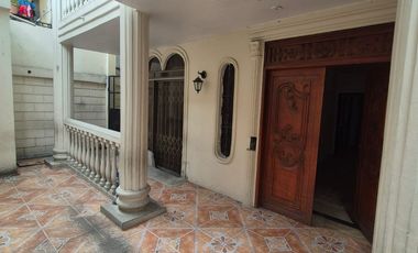 Inmueble en Alquiler cerca de la Universidad Facso, 3 Pisos, Piscina,  Garaje, Terrazas,  Balcones, Uso de Suelo Comercial,  Norte de Guayaquil.