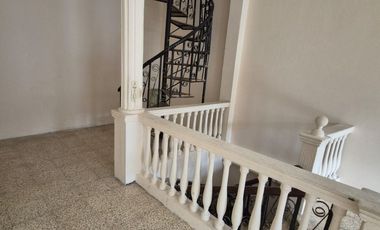 Inmueble en Alquiler cerca de la Universidad Facso, 3 Pisos, Piscina,  Garaje, Terrazas,  Balcones, Uso de Suelo Comercial,  Norte de Guayaquil.