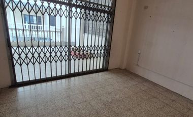 Inmueble en Alquiler cerca de la Universidad Facso, 3 Pisos, Piscina,  Garaje, Terrazas,  Balcones, Uso de Suelo Comercial,  Norte de Guayaquil.