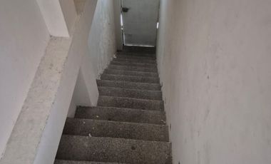 Inmueble en Alquiler cerca de la Universidad Facso, 3 Pisos, Piscina,  Garaje, Terrazas,  Balcones, Uso de Suelo Comercial,  Norte de Guayaquil.