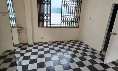 Inmueble en Alquiler cerca de la Universidad Facso, 3 Pisos, Piscina,  Garaje, Terrazas,  Balcones, Uso de Suelo Comercial,  Norte de Guayaquil.