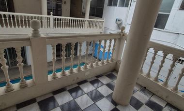 Inmueble en Alquiler cerca de la Universidad Facso, 3 Pisos, Piscina,  Garaje, Terrazas,  Balcones, Uso de Suelo Comercial,  Norte de Guayaquil.