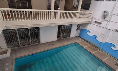 Inmueble en Alquiler cerca de la Universidad Facso, 3 Pisos, Piscina,  Garaje, Terrazas,  Balcones, Uso de Suelo Comercial,  Norte de Guayaquil.