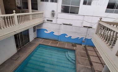 Inmueble en Alquiler cerca de la Universidad Facso, 3 Pisos, Piscina,  Garaje, Terrazas,  Balcones, Uso de Suelo Comercial,  Norte de Guayaquil.