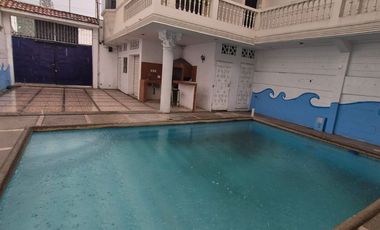 Inmueble en Alquiler cerca de la Universidad Facso, 3 Pisos, Piscina,  Garaje, Terrazas,  Balcones, Uso de Suelo Comercial,  Norte de Guayaquil.