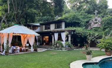 HERMOSA CASA MEXICANA, AMUEBLADA, EN LA CAÑADA, CUERNAVACA