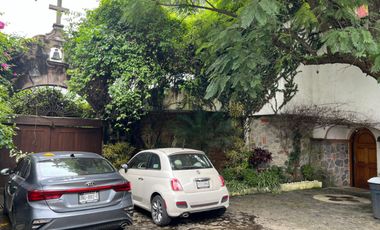 HERMOSA CASA MEXICANA, AMUEBLADA, EN LA CAÑADA, CUERNAVACA