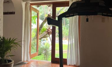 HERMOSA CASA MEXICANA, AMUEBLADA, EN LA CAÑADA, CUERNAVACA