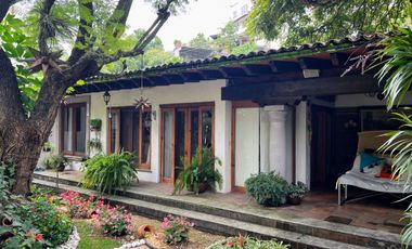 HERMOSA CASA MEXICANA, AMUEBLADA, EN LA CAÑADA, CUERNAVACA