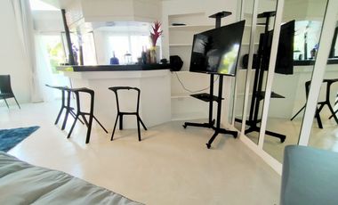 Hydra Apartment with Balcony