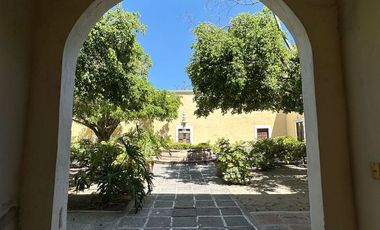MAGNIFICA CASA EN CIRCUITO CON CASCO DE HACIENDA