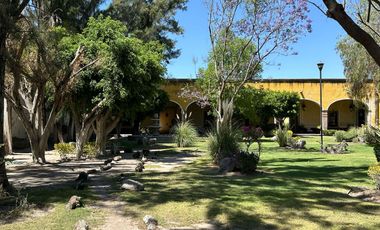MAGNIFICA CASA EN CIRCUITO CON CASCO DE HACIENDA