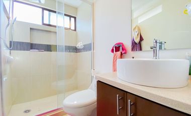 CASA BOSQUE ESMERALDA. 4 REC MODERNA SEGURIDAD JARDIN Y ROOF IMPECABLE