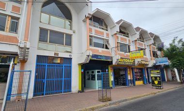 EDIFICIO DE 3 PISOS, UBICADO EN BULNES & LA CONCEPCIÓN QUILLOTA, CERCANO AL CENTRO.