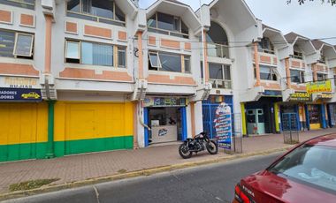 EDIFICIO DE 3 PISOS, UBICADO EN BULNES & LA CONCEPCIÓN QUILLOTA, CERCANO AL CENTRO.