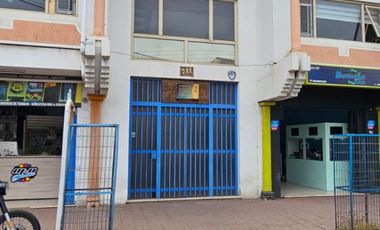 EDIFICIO DE 3 PISOS, UBICADO EN BULNES & LA CONCEPCIÓN QUILLOTA, CERCANO AL CENTRO.
