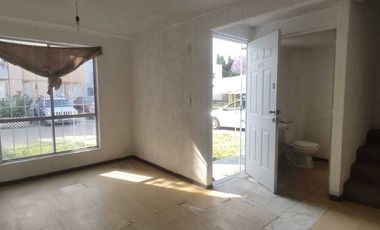 Excelente Casa de 3 Habitaciones en RENTA, Fraccionamiento Hacienda del Jardin II, Tultepec