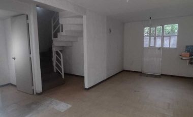 Excelente Casa de 3 Habitaciones en RENTA, Fraccionamiento Hacienda del Jardin II, Tultepec