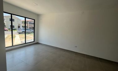 Venta Casa en Ciudad Celeste de Estreno - Samborondón - cerca al Colegio Alemán, Menor - C354