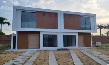 Venta Casa en Ciudad Celeste de Estreno - Samborondón - cerca al Colegio Alemán, Menor - C354