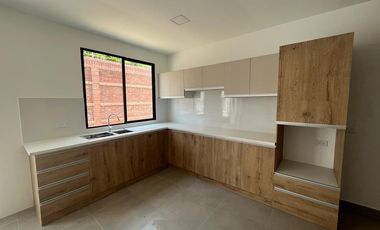 Venta Casa en Ciudad Celeste de Estreno - Samborondón - cerca al Colegio Alemán, Menor - C354