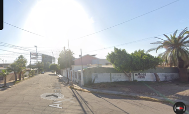 Casa ubicada en colonia Aviación, Mexicali, BC. Con 3 recamaras y 165m2. A unos minutos de Plaza Cachanilla.
