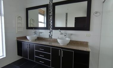 VENDO HERMOSA CASA EN CHINAUTA ANTES DEL PEAJE