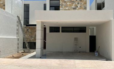 Casa nueva en venta en la zona norte de Mérida de 4 y 5 recamaras con alberca.