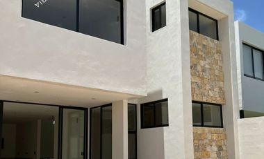 Casa nueva en venta en la zona norte de Mérida de 4 y 5 recamaras con alberca.