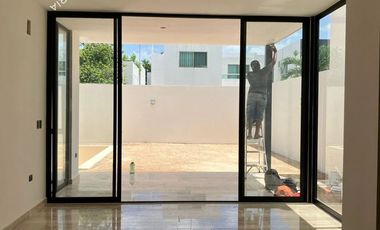 Casa nueva en venta en la zona norte de Mérida de 4 y 5 recamaras con alberca.
