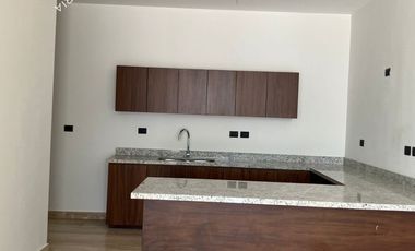Casa nueva en venta en la zona norte de Mérida de 4 y 5 recamaras con alberca.