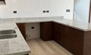 Casa nueva en venta en la zona norte de Mérida de 4 y 5 recamaras con alberca.