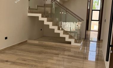 Casa nueva en venta en la zona norte de Mérida de 4 y 5 recamaras con alberca.