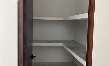 Casa nueva en venta en la zona norte de Mérida de 4 y 5 recamaras con alberca.